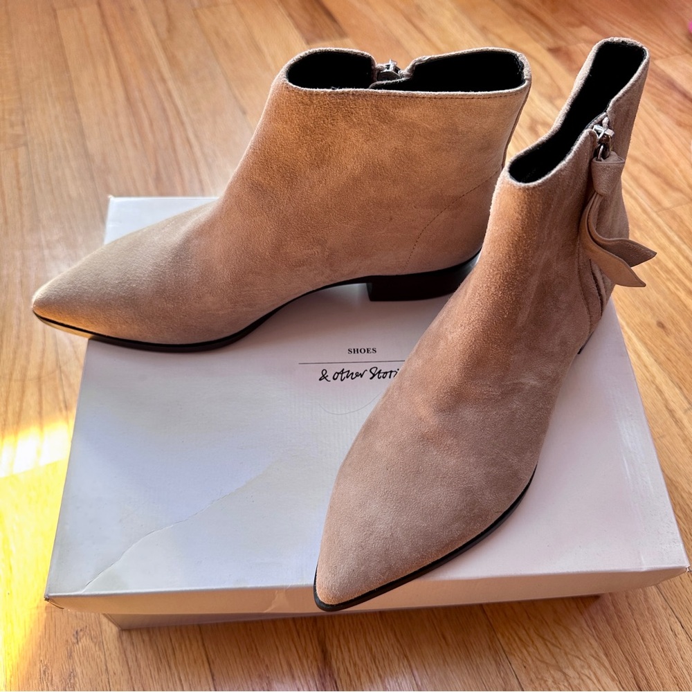 NIB New & Other Stories Women Suede Ankle Boots size 8 size 38 Beige